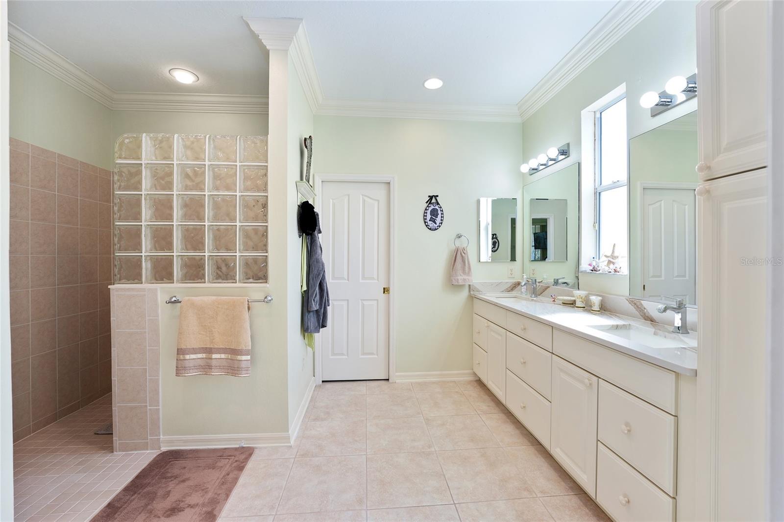 Image 47 of 87 For 1374 Patrick Place