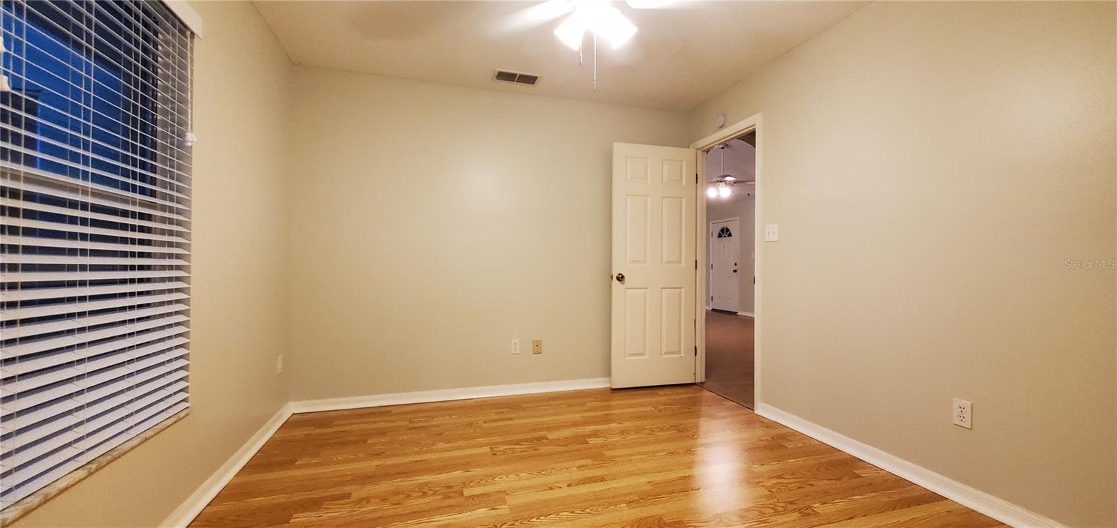 Image 13 of 17 For 913 Palm Forest Lane