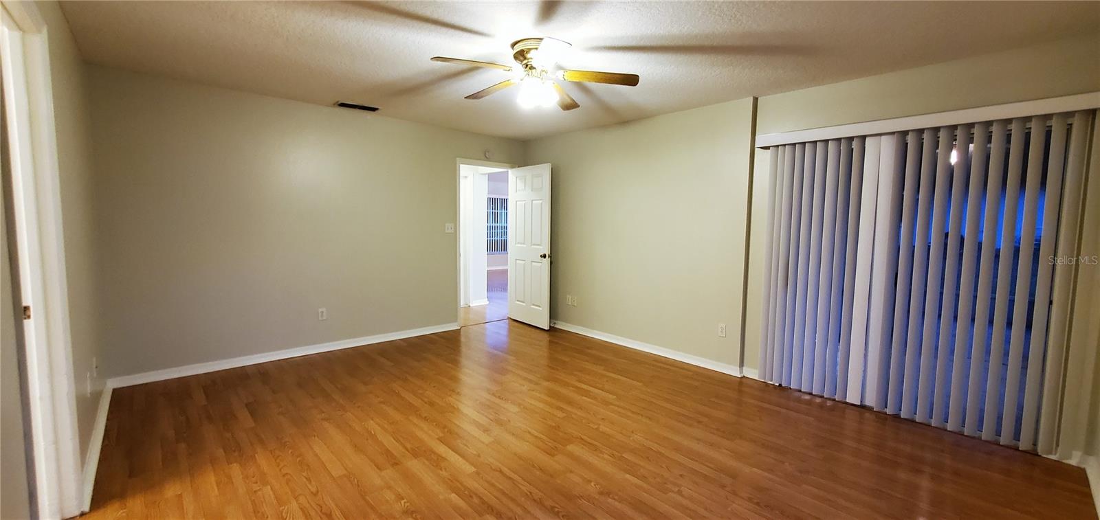 Image 6 of 17 For 913 Palm Forest Lane