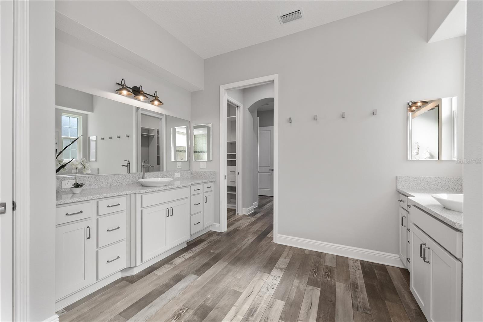 Image 46 of 97 For 657 Krietemeyer Path