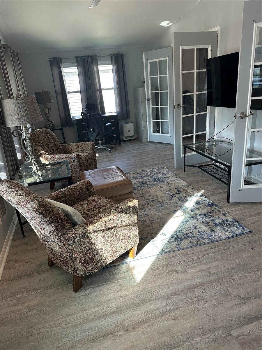 Image 13 of 25 For 729 Camelia Court