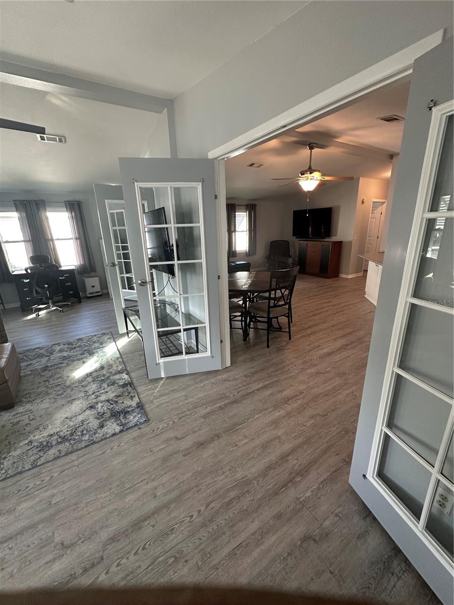 Image 16 of 25 For 729 Camelia Court