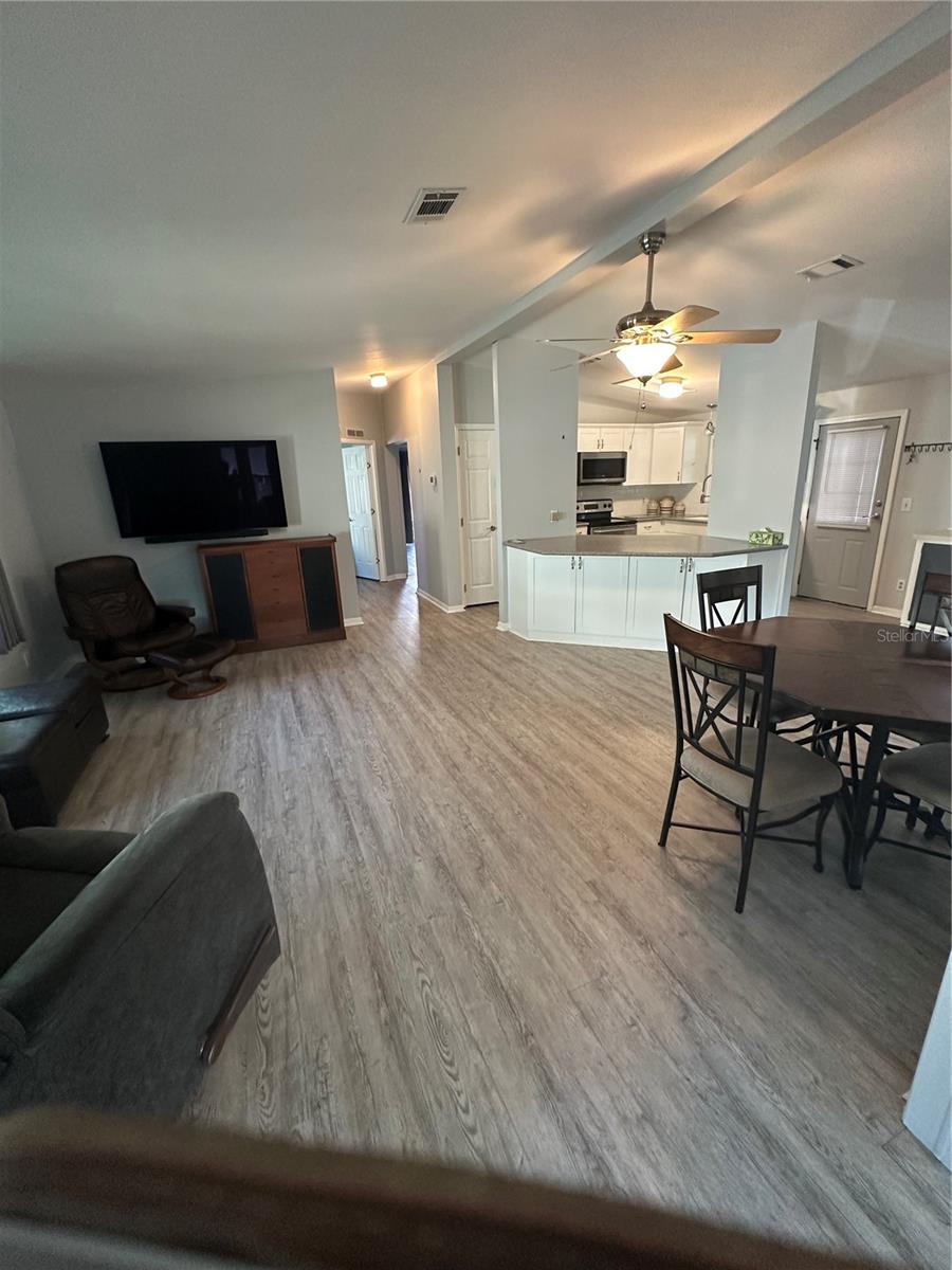 Image 19 of 25 For 729 Camelia Court