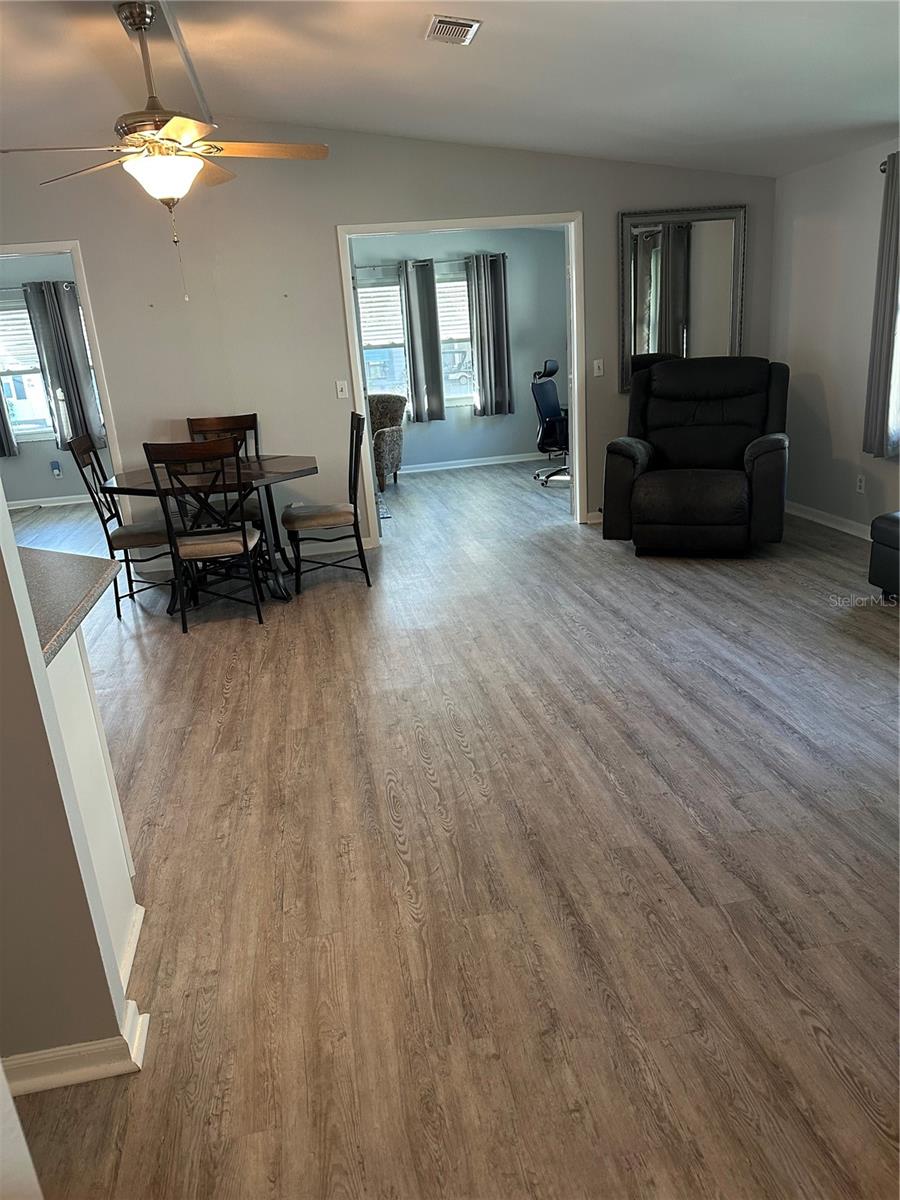 Image 21 of 25 For 729 Camelia Court