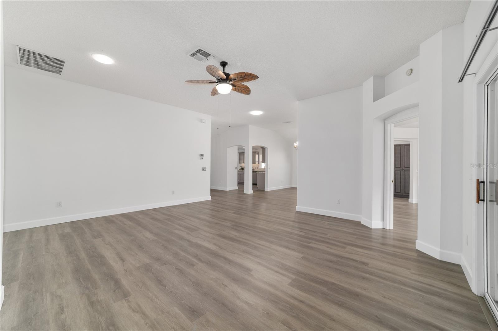 Image 21 of 61 For 1211 Cabella Circle