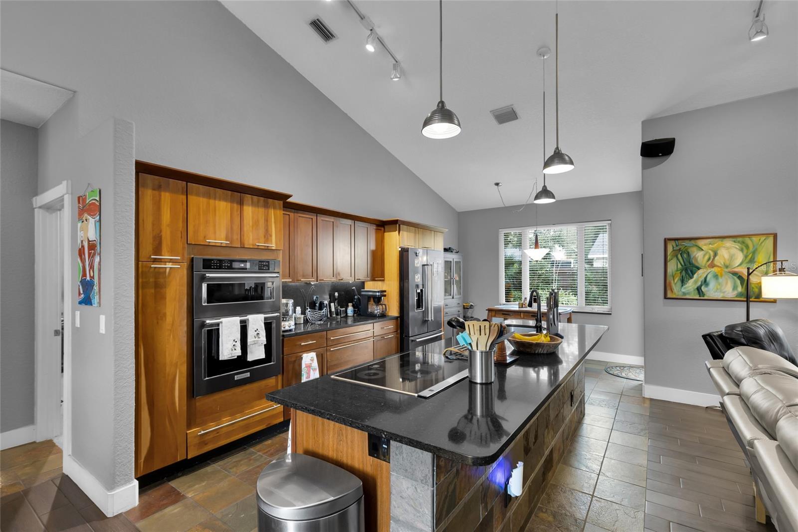 Image 13 of 46 For 25507 Troon Avenue