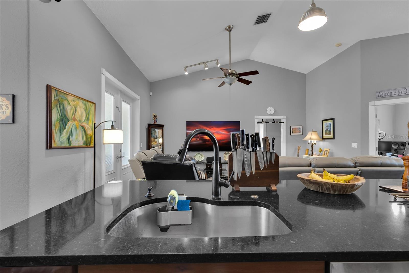 Image 15 of 46 For 25507 Troon Avenue