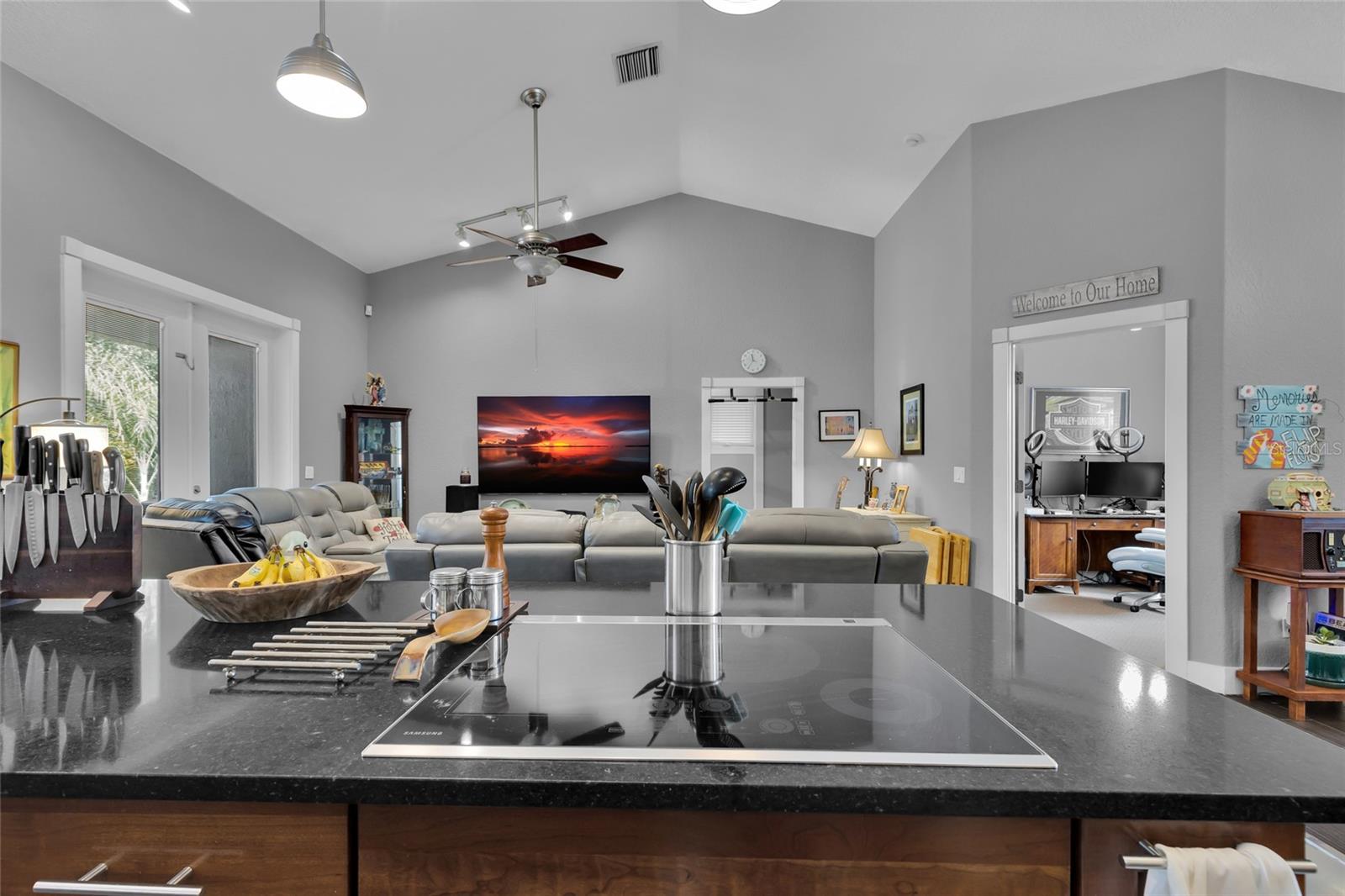 Image 16 of 46 For 25507 Troon Avenue