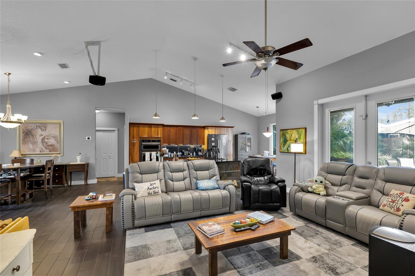 Image 17 of 46 For 25507 Troon Avenue