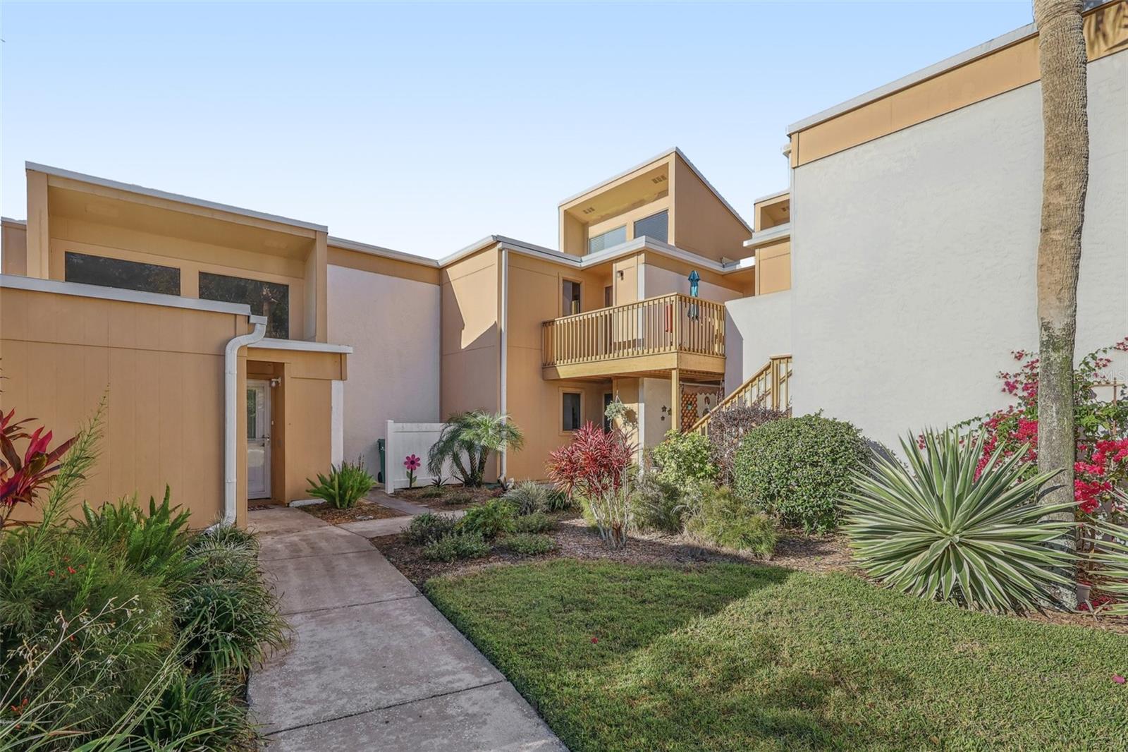 Image 3 of 33 For 1051 Highland Street 3b