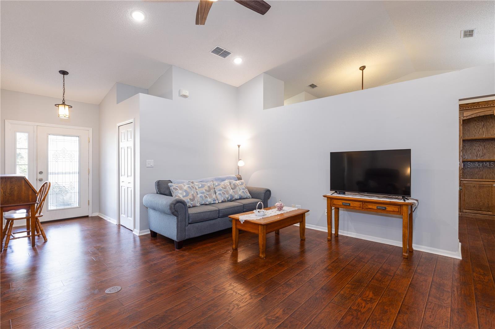 Image 8 of 36 For 25735 Glen Eagle Drive