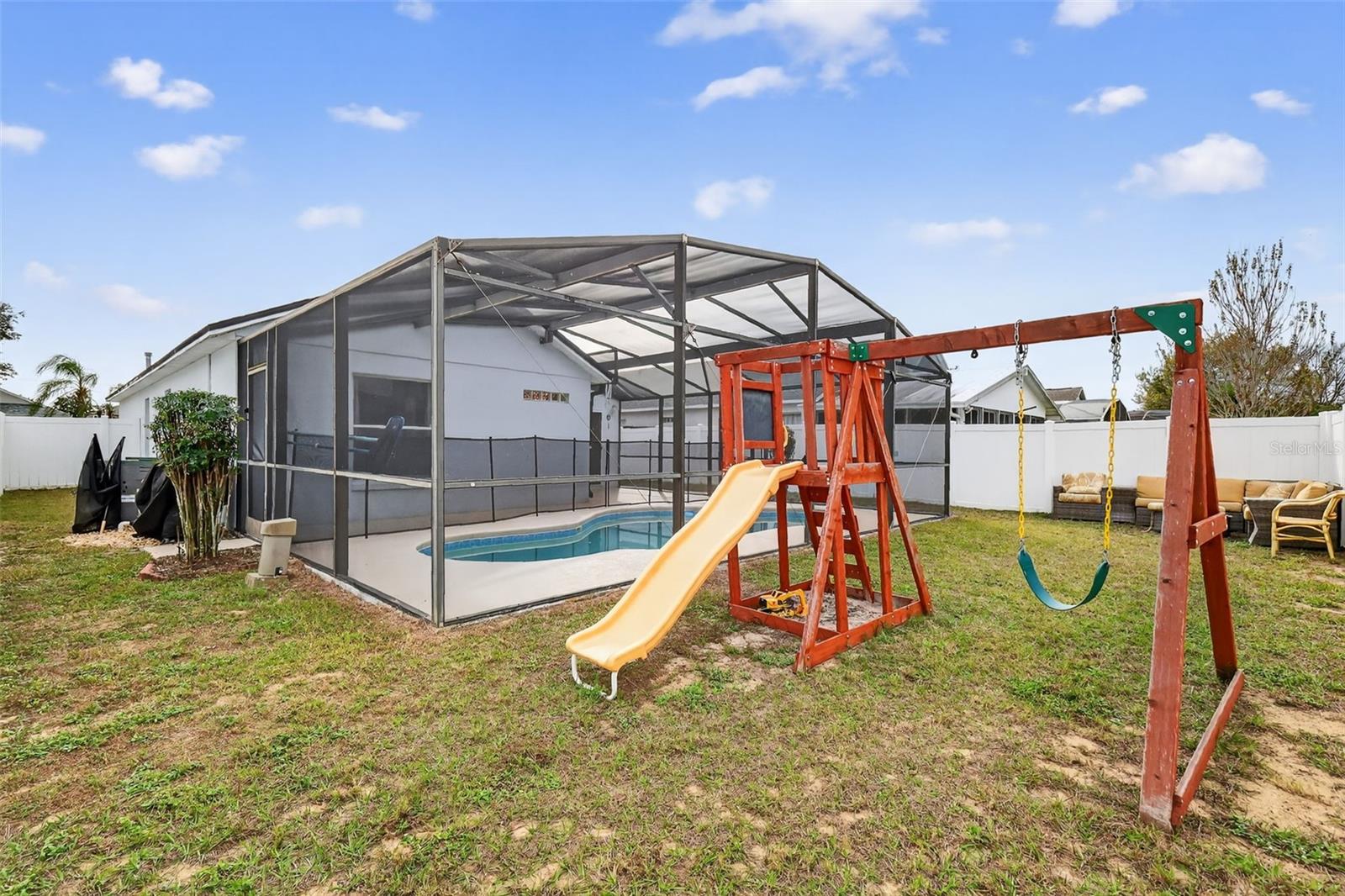 Image 3 of 23 For 121 Sonja Circle