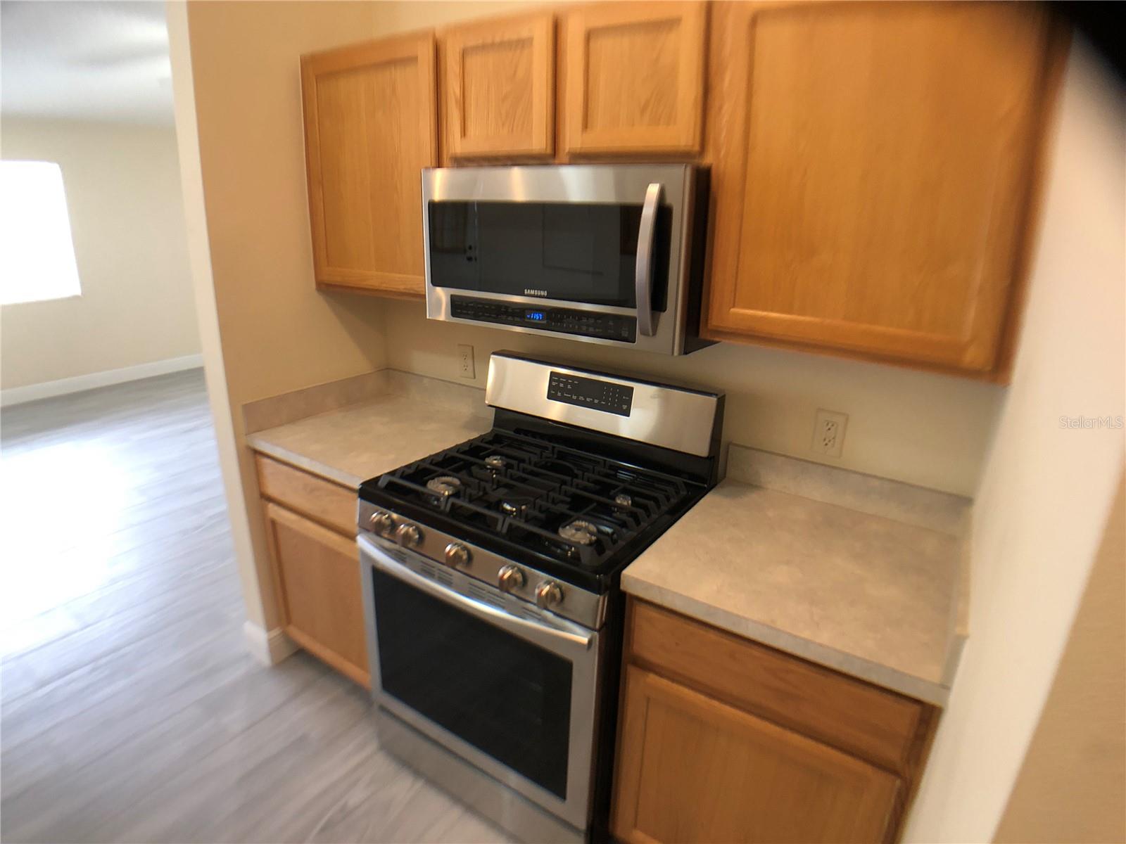 Image 6 of 20 For 2566 Hialeah Avenue