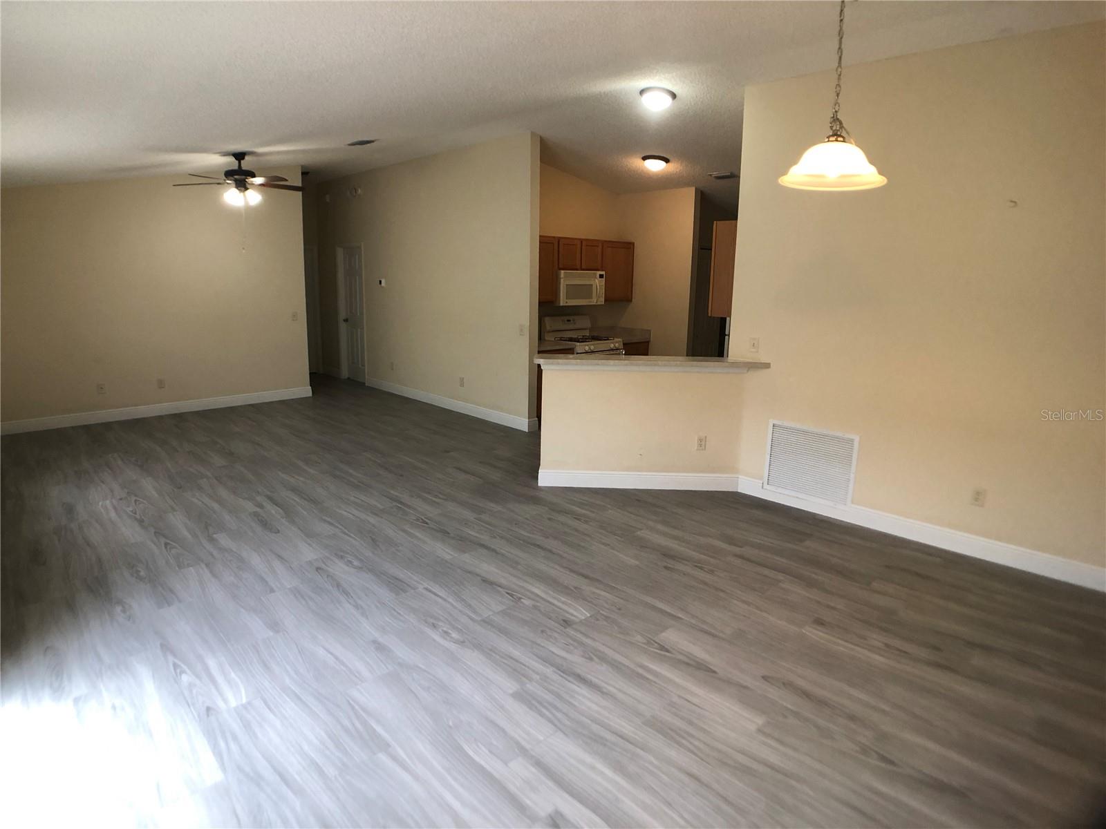 Image 9 of 20 For 2566 Hialeah Avenue