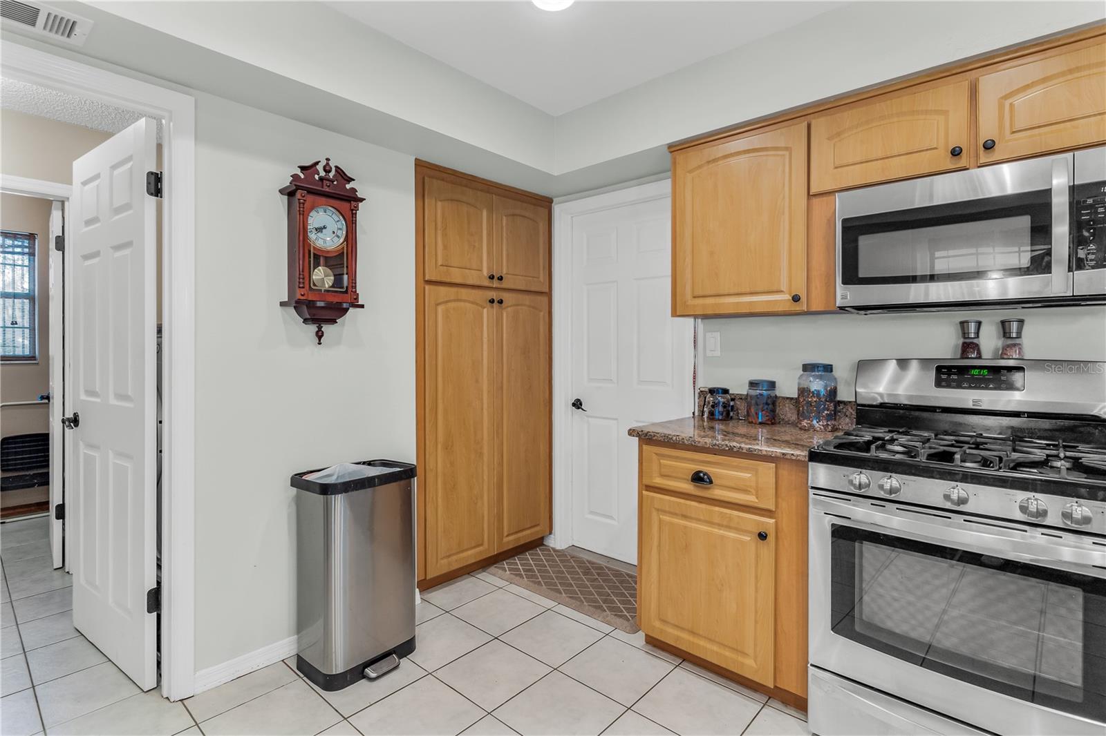 Image 17 of 49 For 2013 Edgewood Avenue