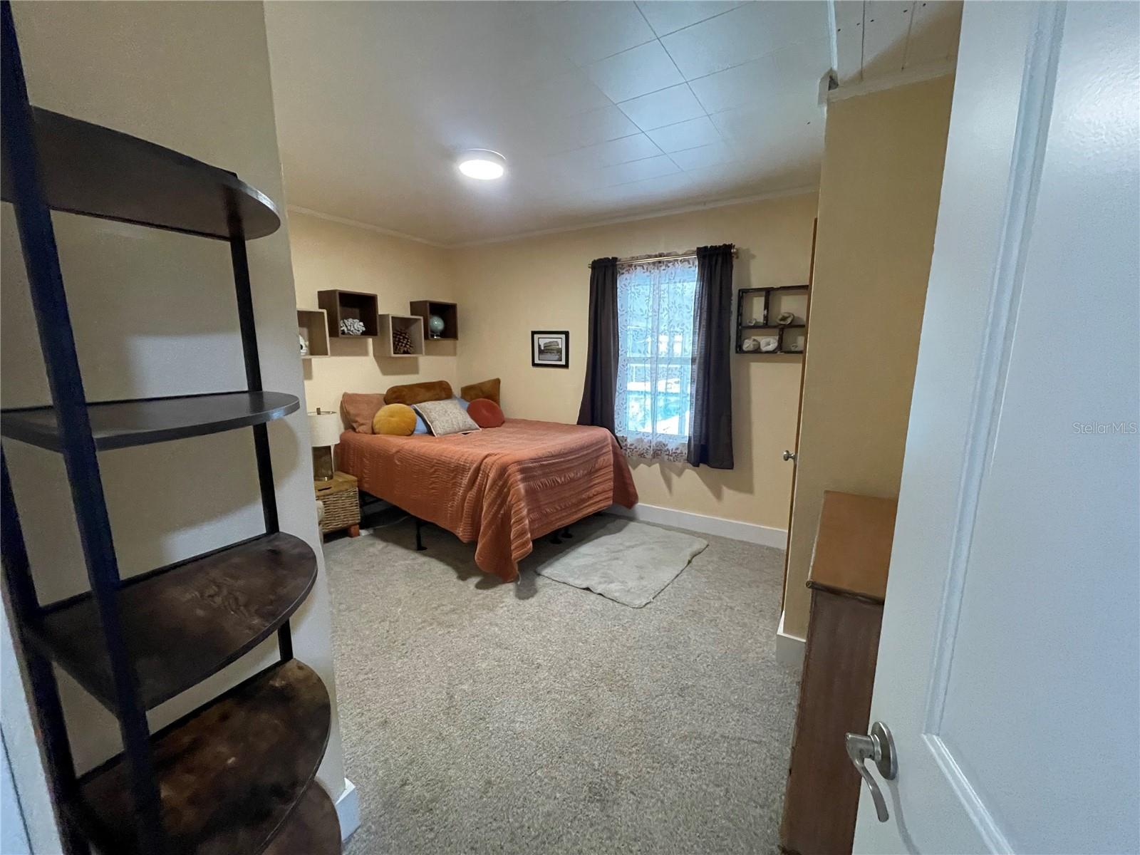 Image 12 of 33 For 202 Warfield Avenue