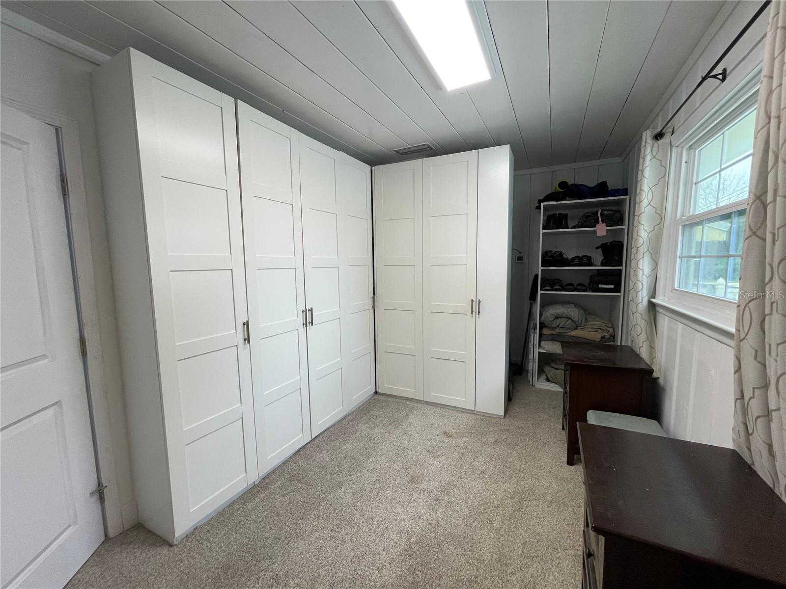 Image 14 of 33 For 202 Warfield Avenue