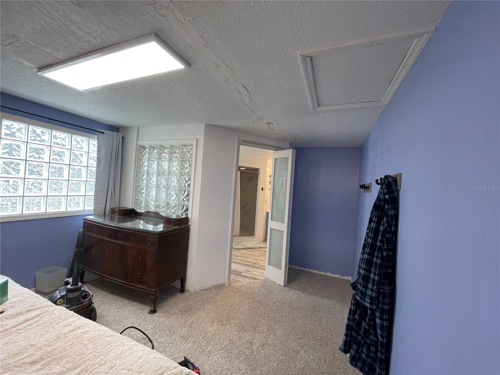 Image 15 of 33 For 202 Warfield Avenue