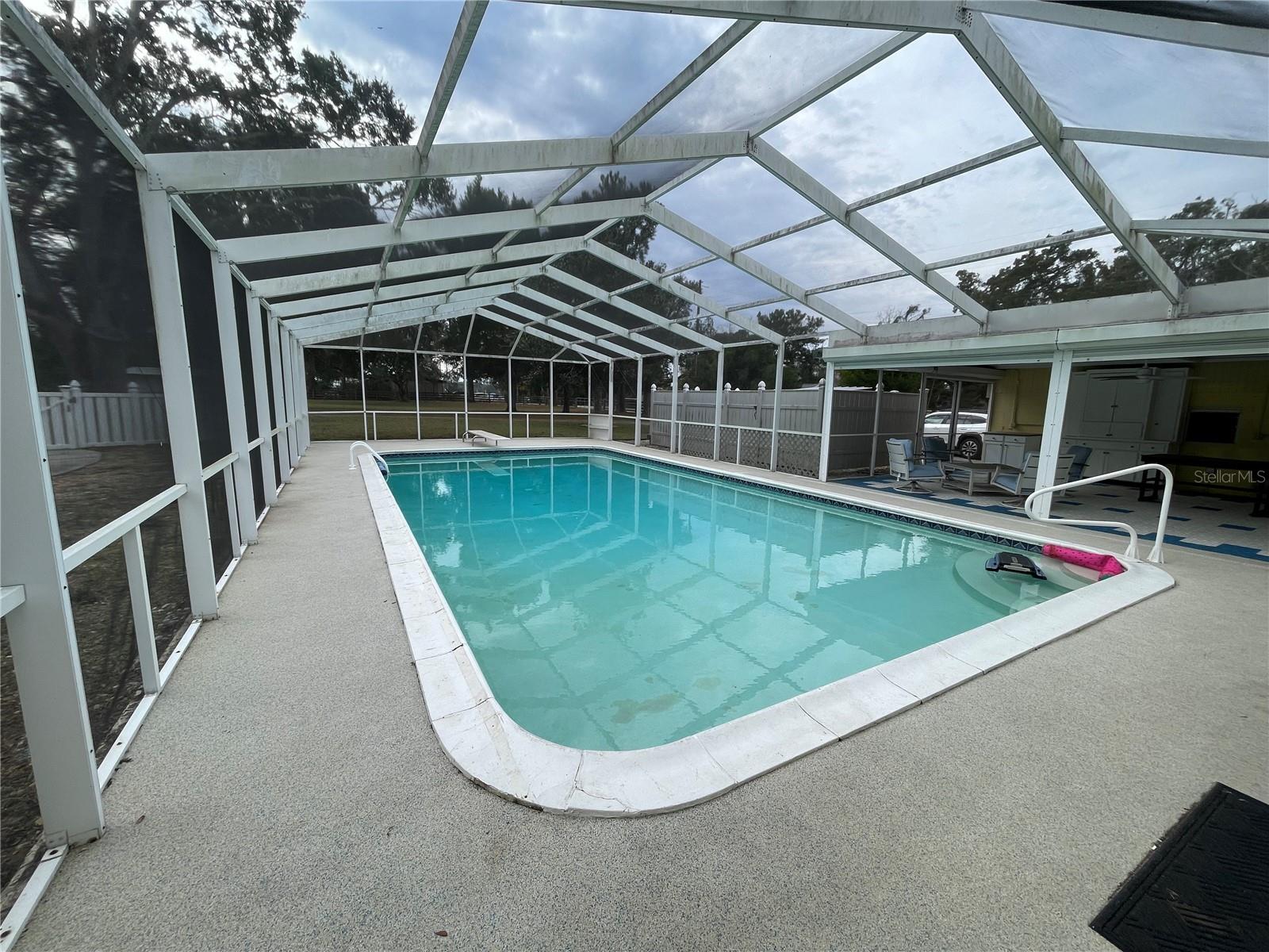 Image 16 of 33 For 202 Warfield Avenue