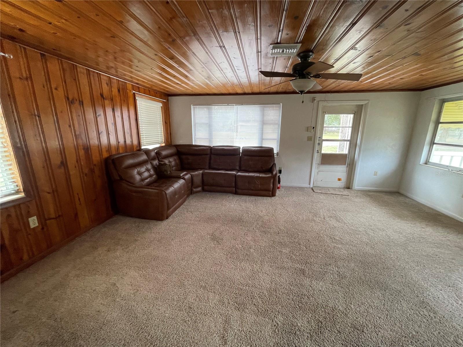 Image 19 of 33 For 202 Warfield Avenue