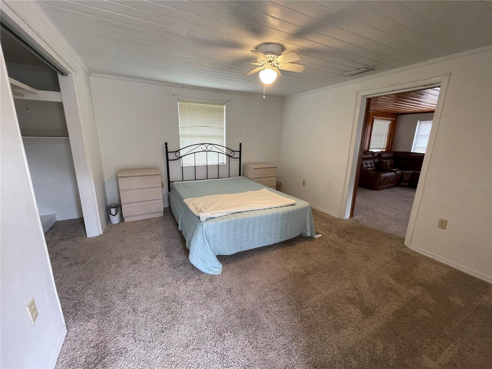 Image 21 of 33 For 202 Warfield Avenue