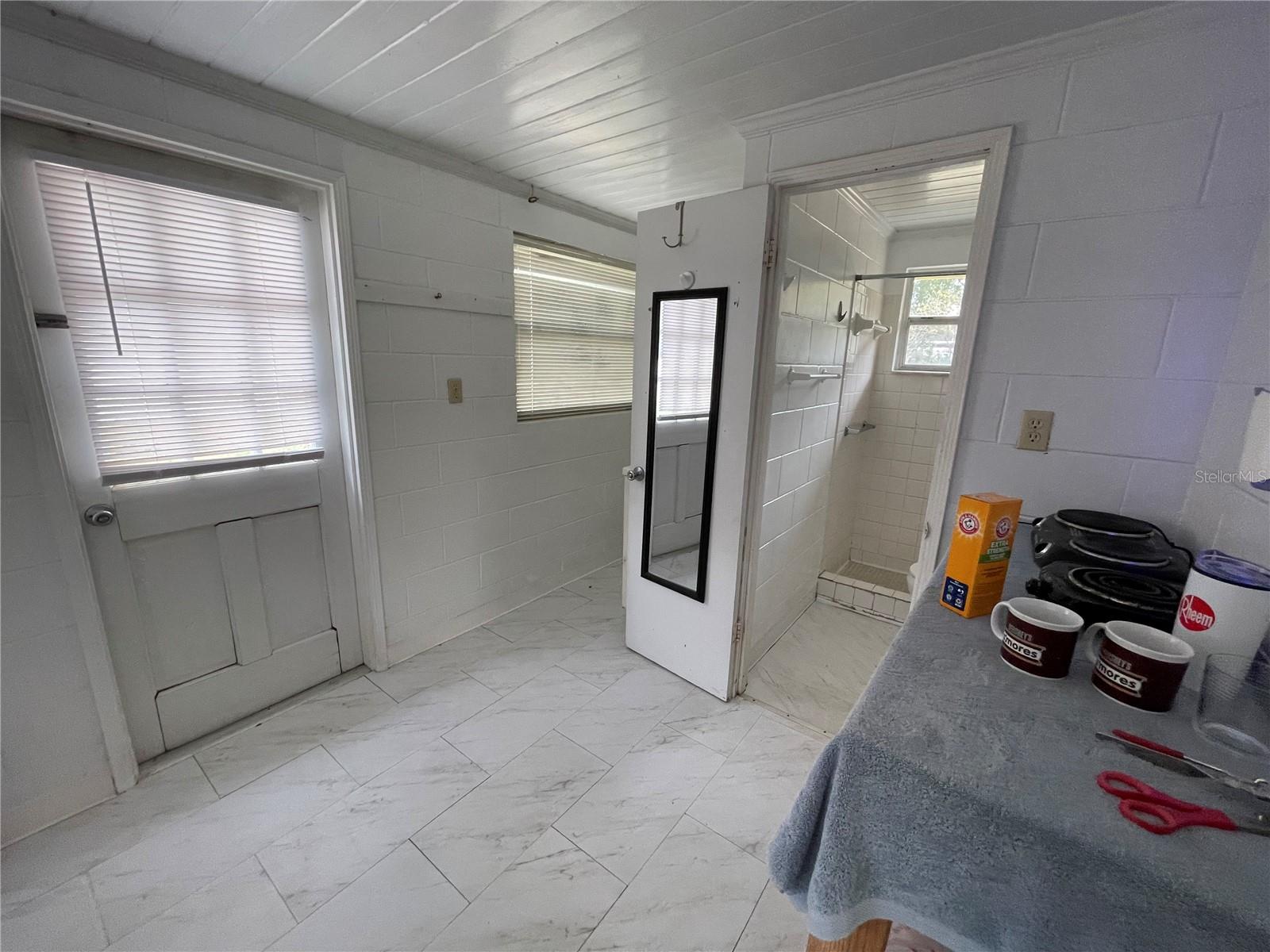 Image 23 of 33 For 202 Warfield Avenue