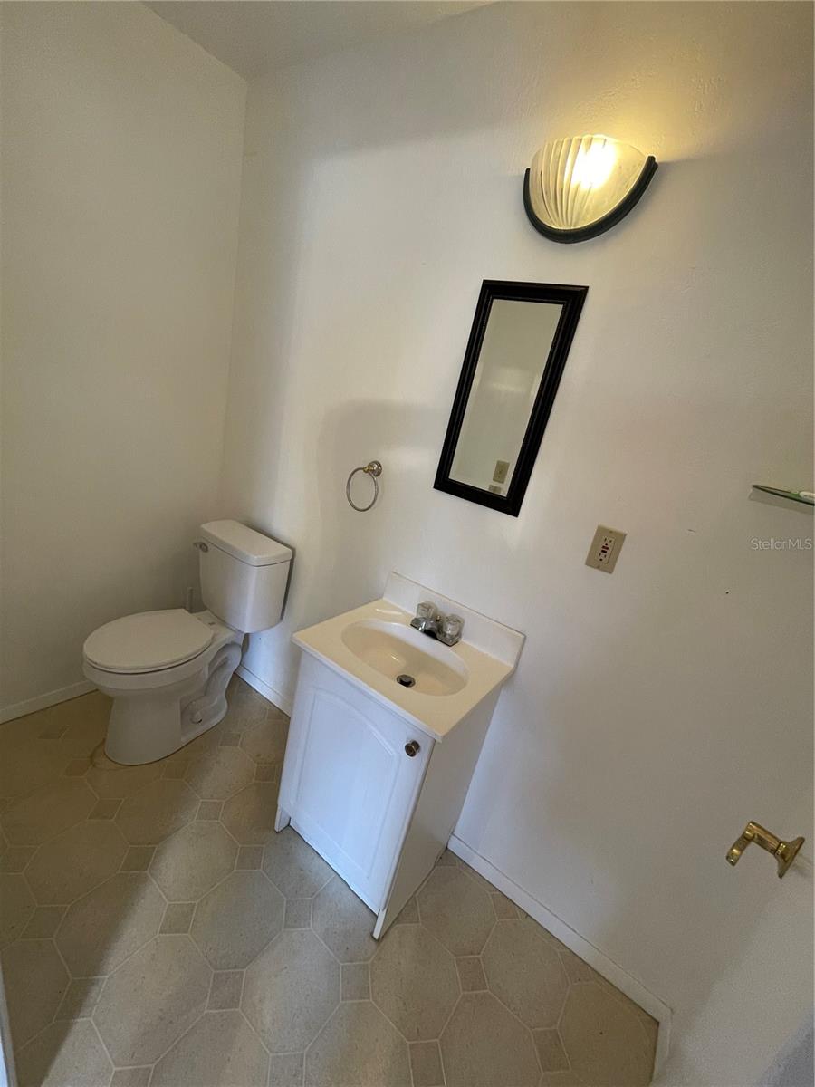 Image 26 of 33 For 202 Warfield Avenue