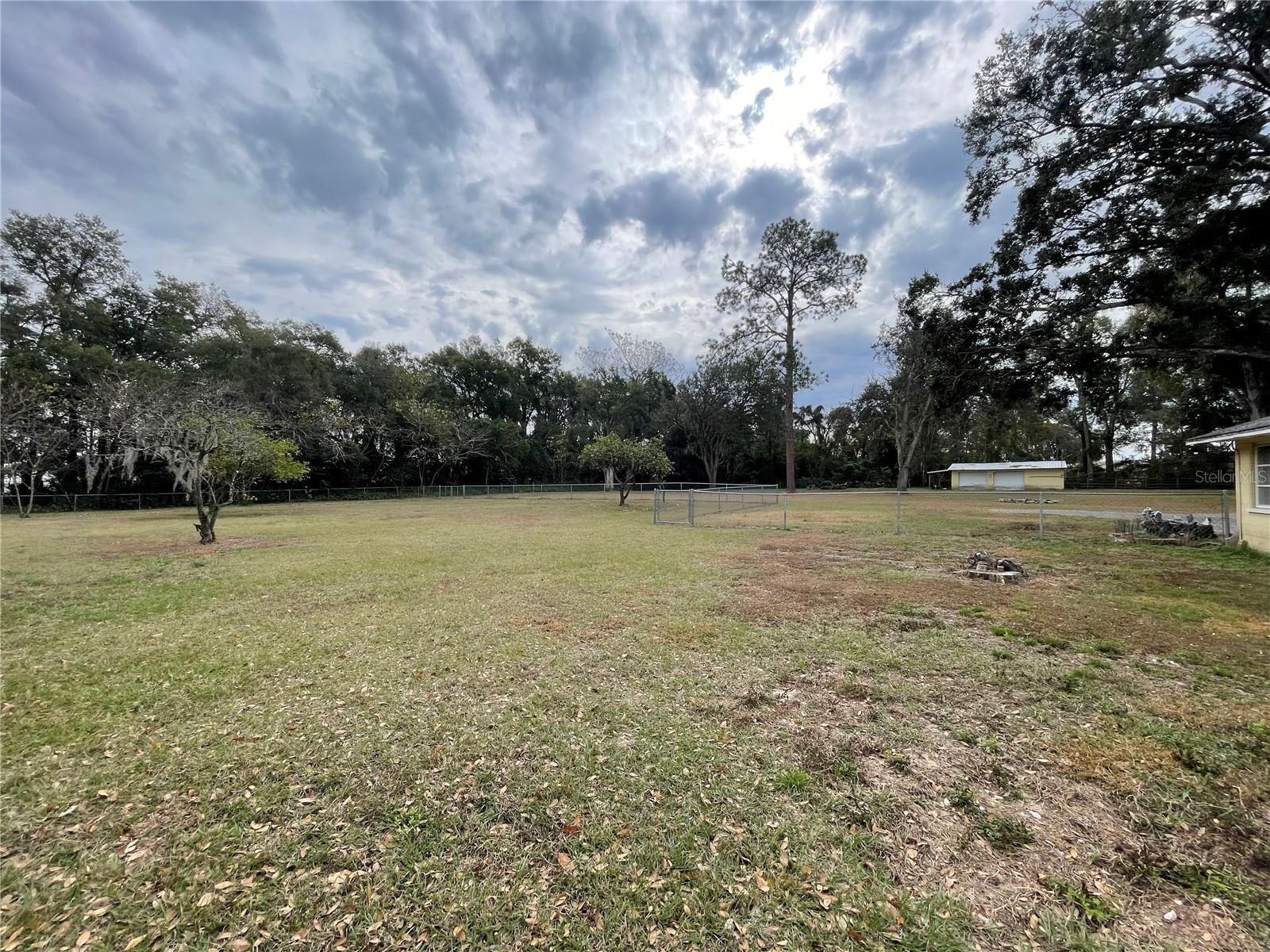 Image 27 of 33 For 202 Warfield Avenue