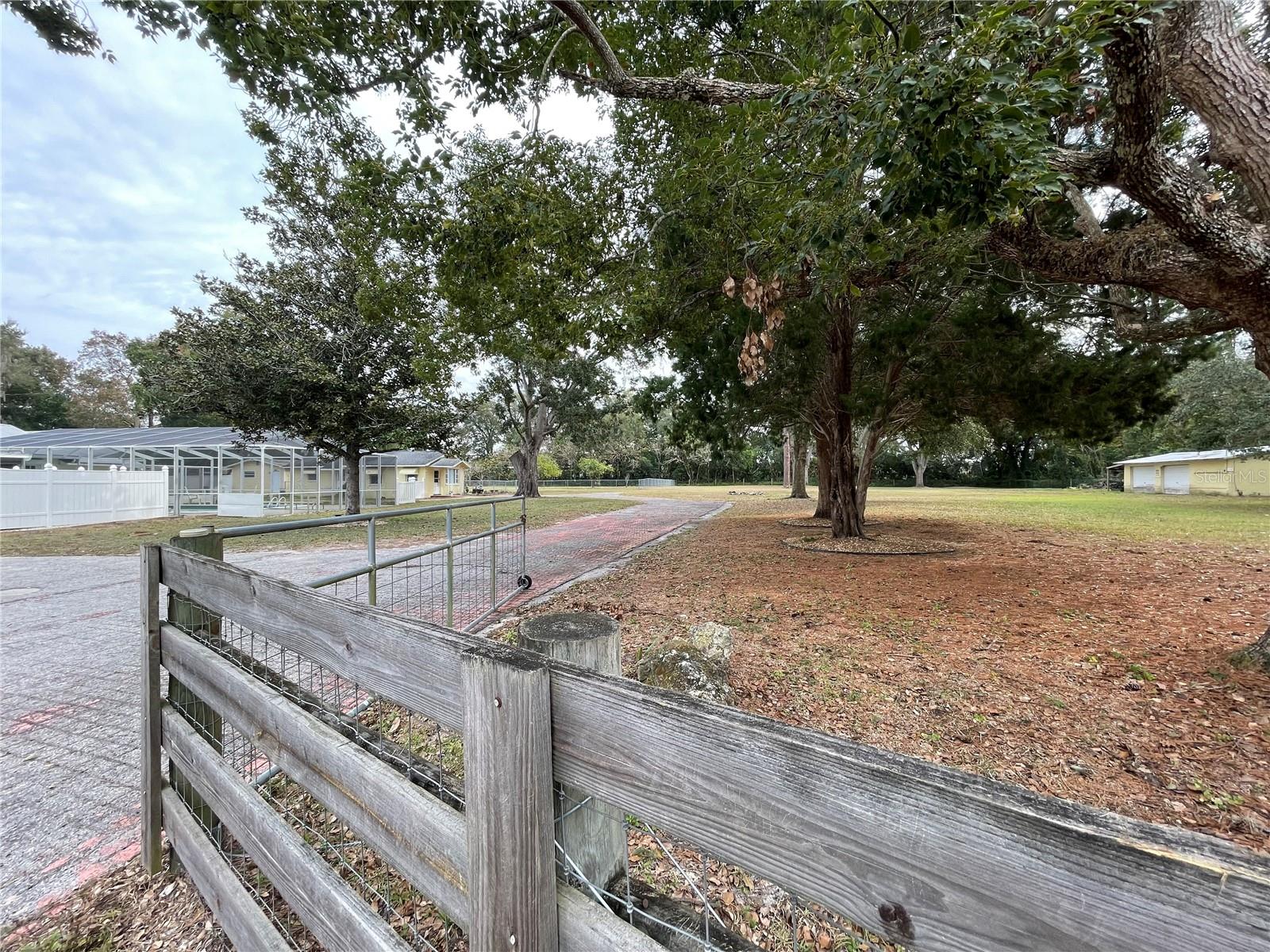 Image 3 of 33 For 202 Warfield Avenue