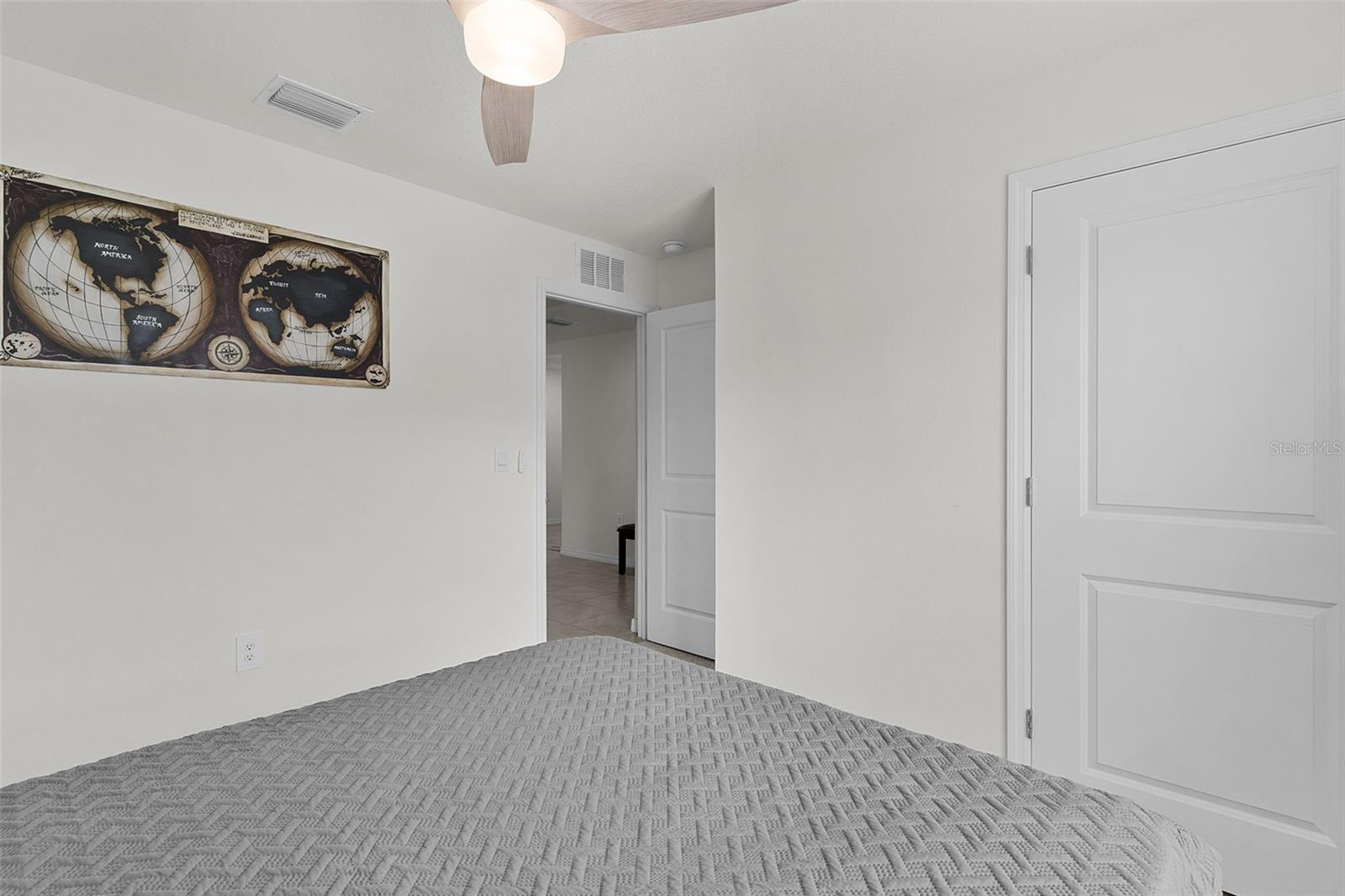 Image 24 of 52 For 6735 3rd Loop