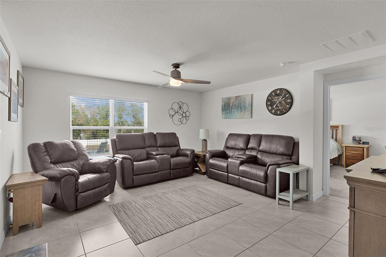 Image 6 of 52 For 6735 3rd Loop