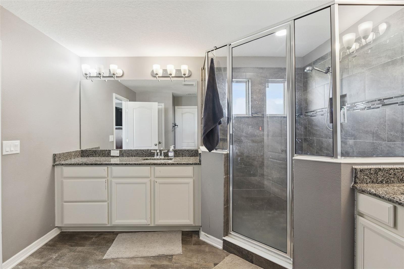 Image 24 of 41 For 4057 Silk Oak Lane