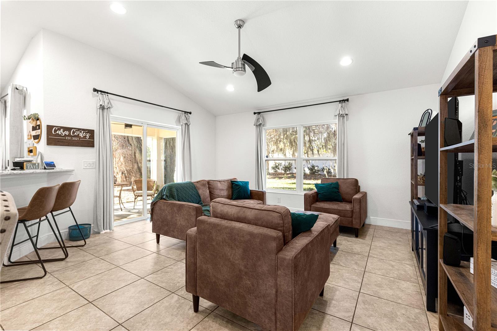 Image 15 of 44 For 10274 Julia Isles Avenue