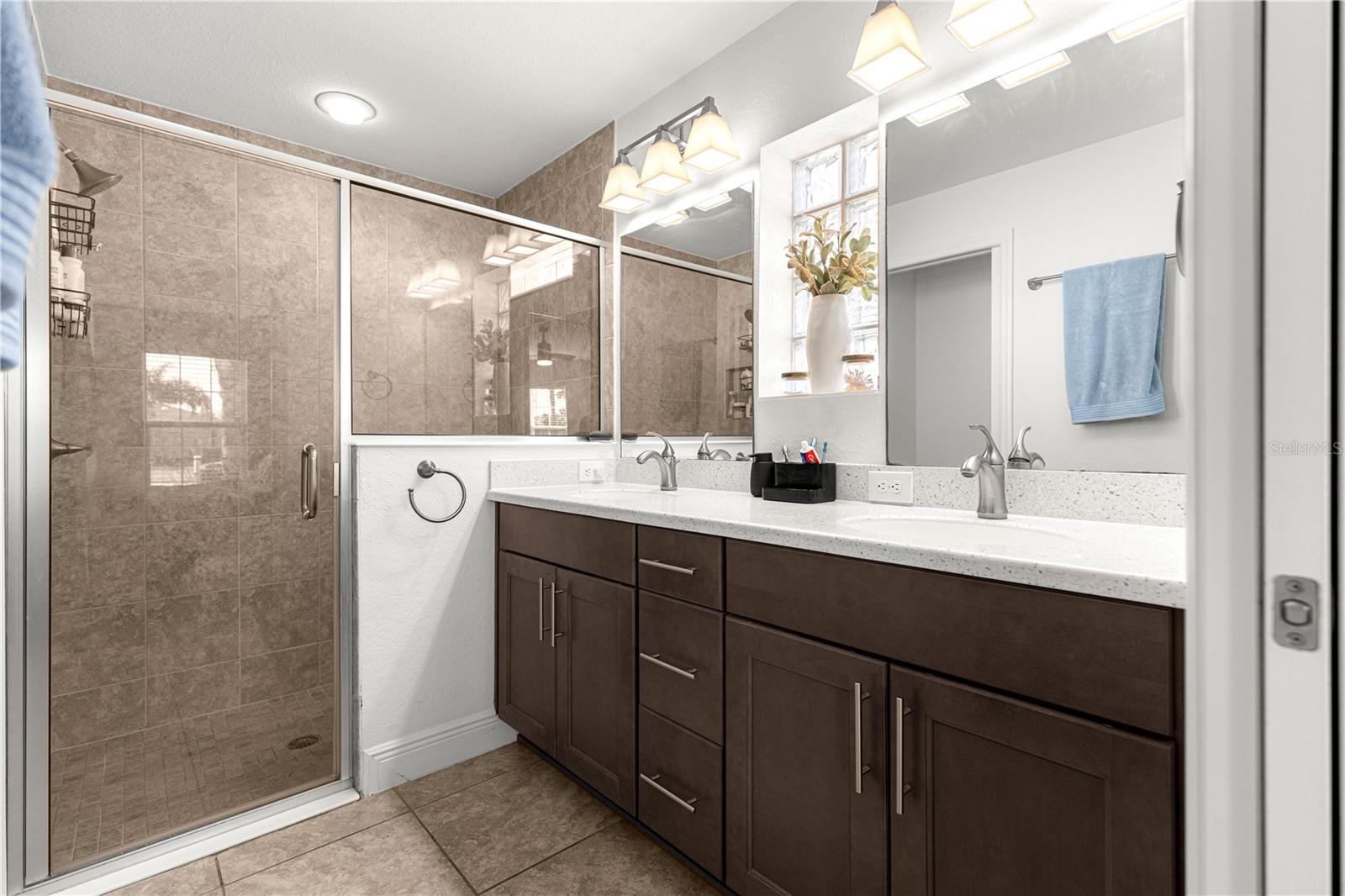 Image 21 of 44 For 10274 Julia Isles Avenue