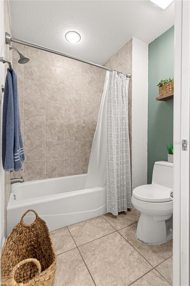 Image 32 of 44 For 10274 Julia Isles Avenue