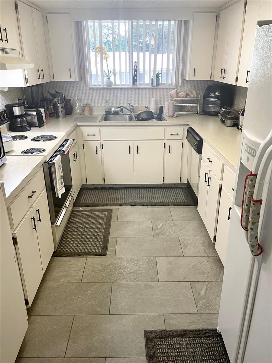 Image 8 of 19 For 10892 86th Avenue