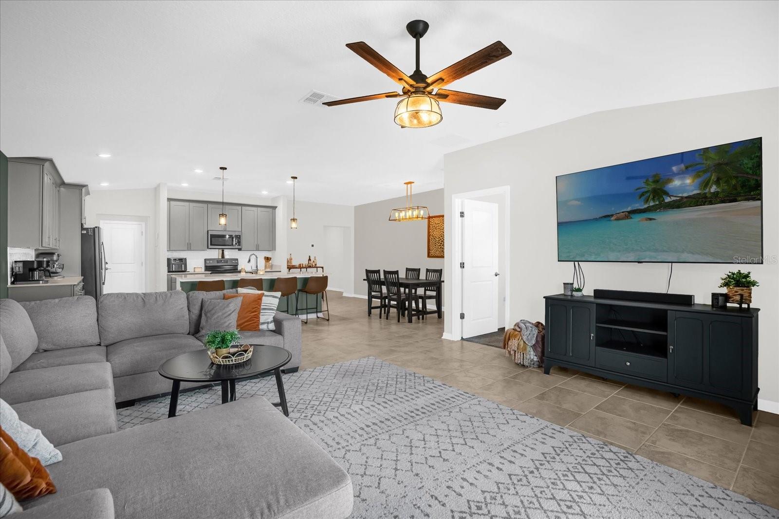 Image 3 of 36 For 5317 Travertine Street