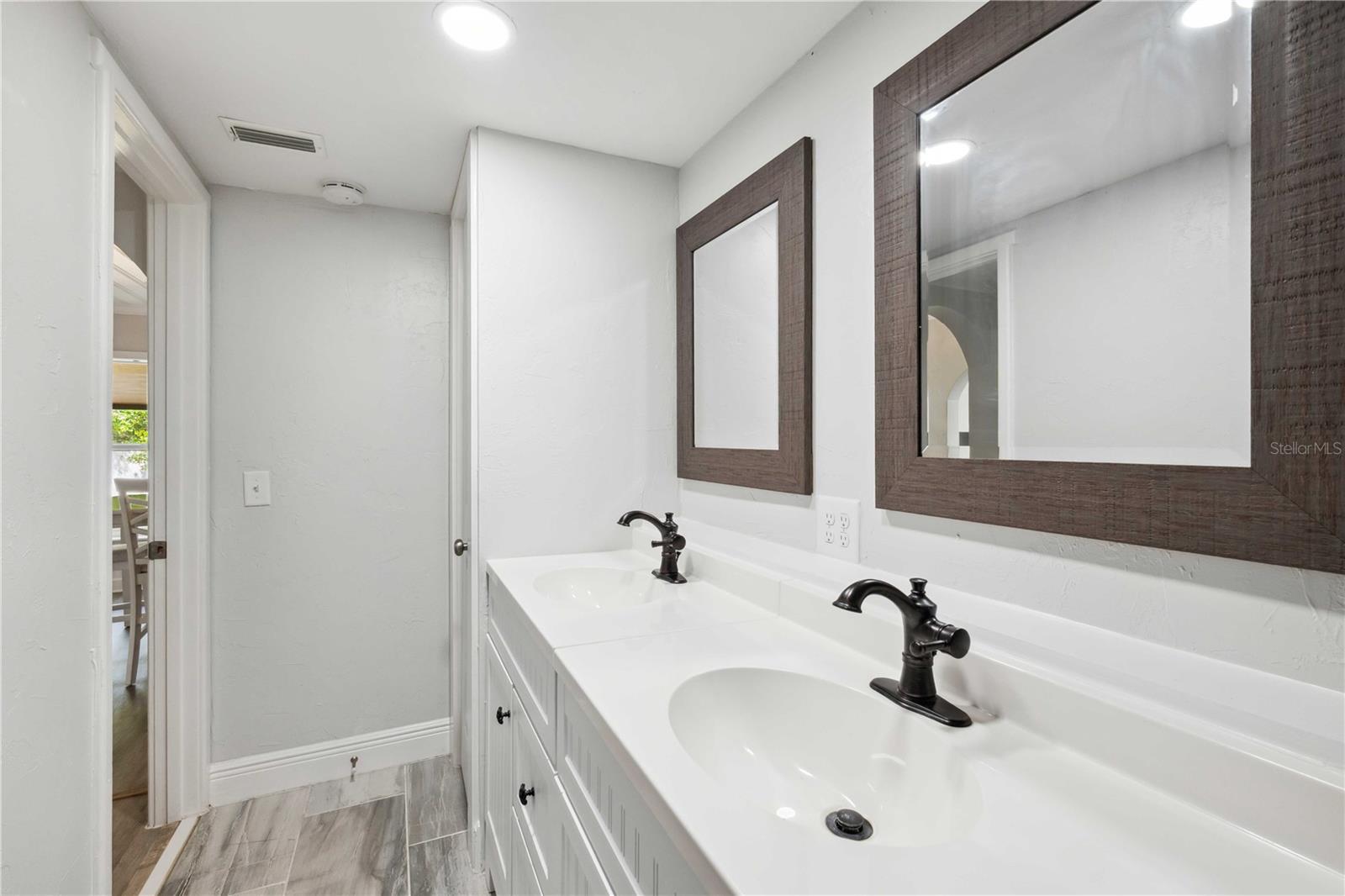 Image 31 of 56 For 113 Noble Avenue