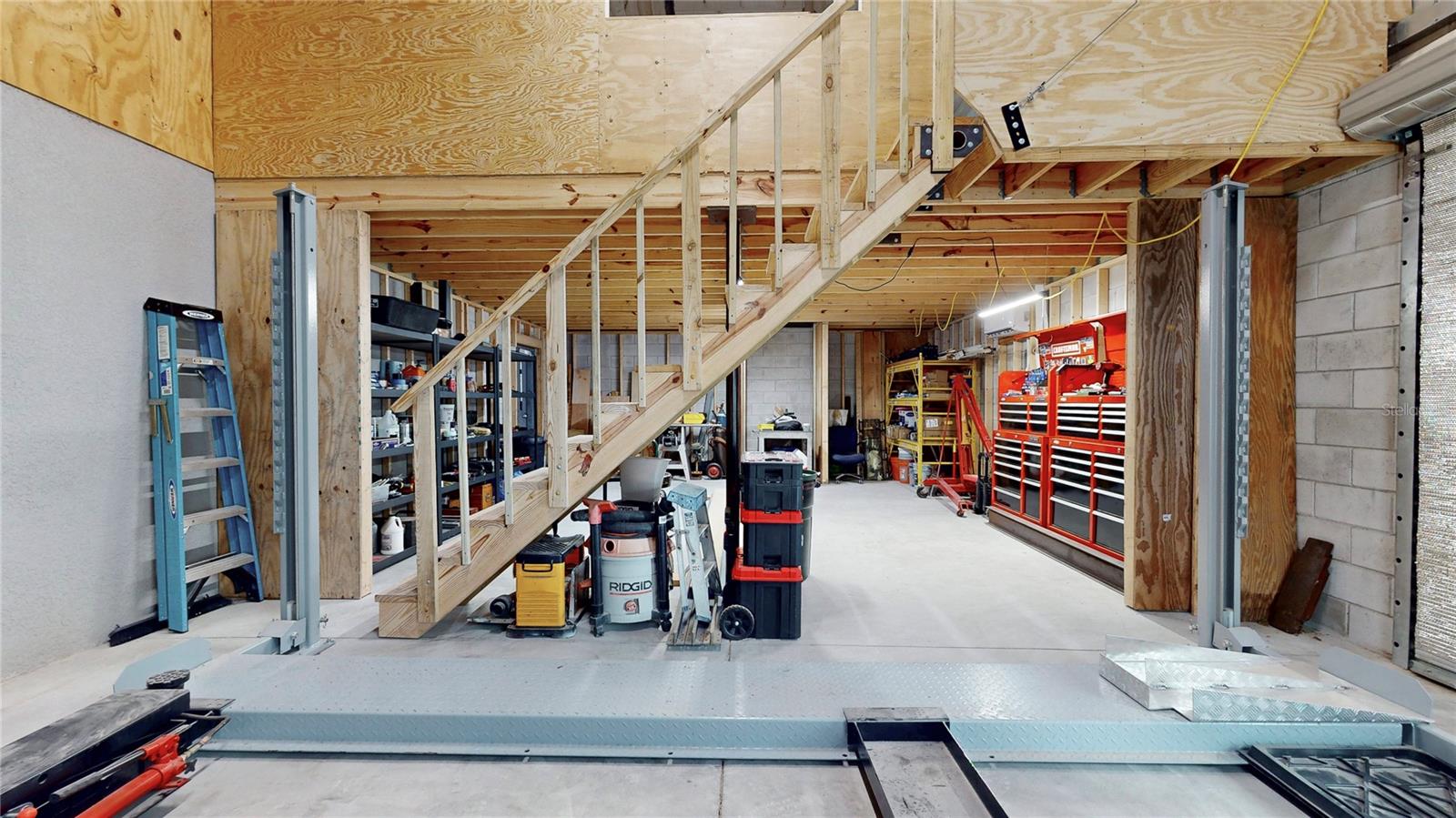 Image 36 of 46 For 23543 Stream Avenue