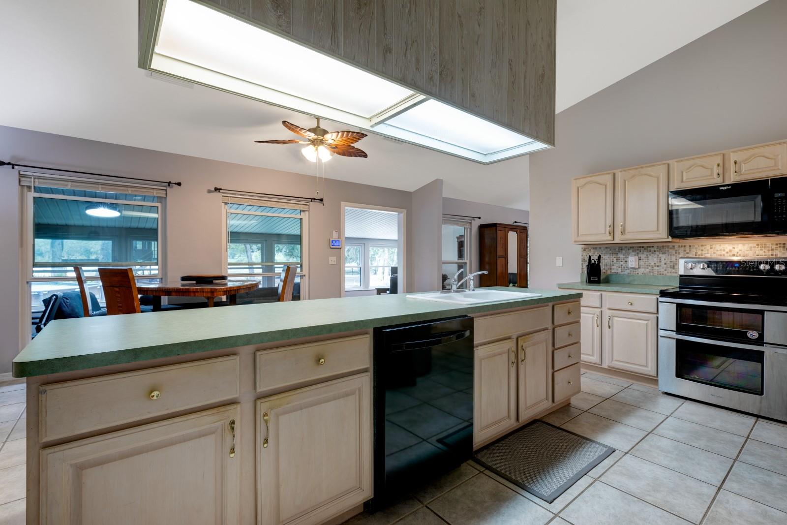 Image 13 of 43 For 16758 181st Terrace