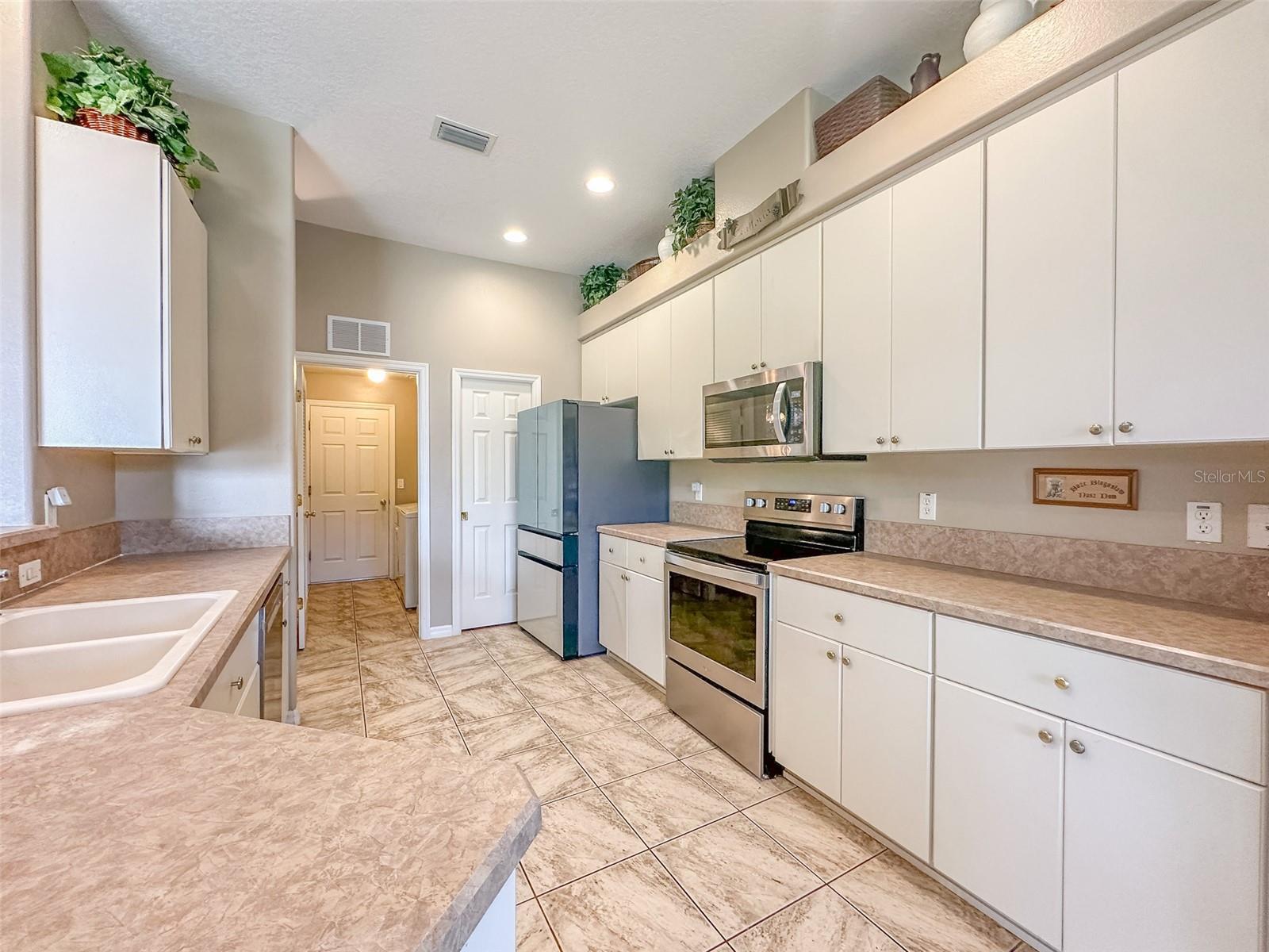 Image 7 of 47 For 5300 Treasure View Way