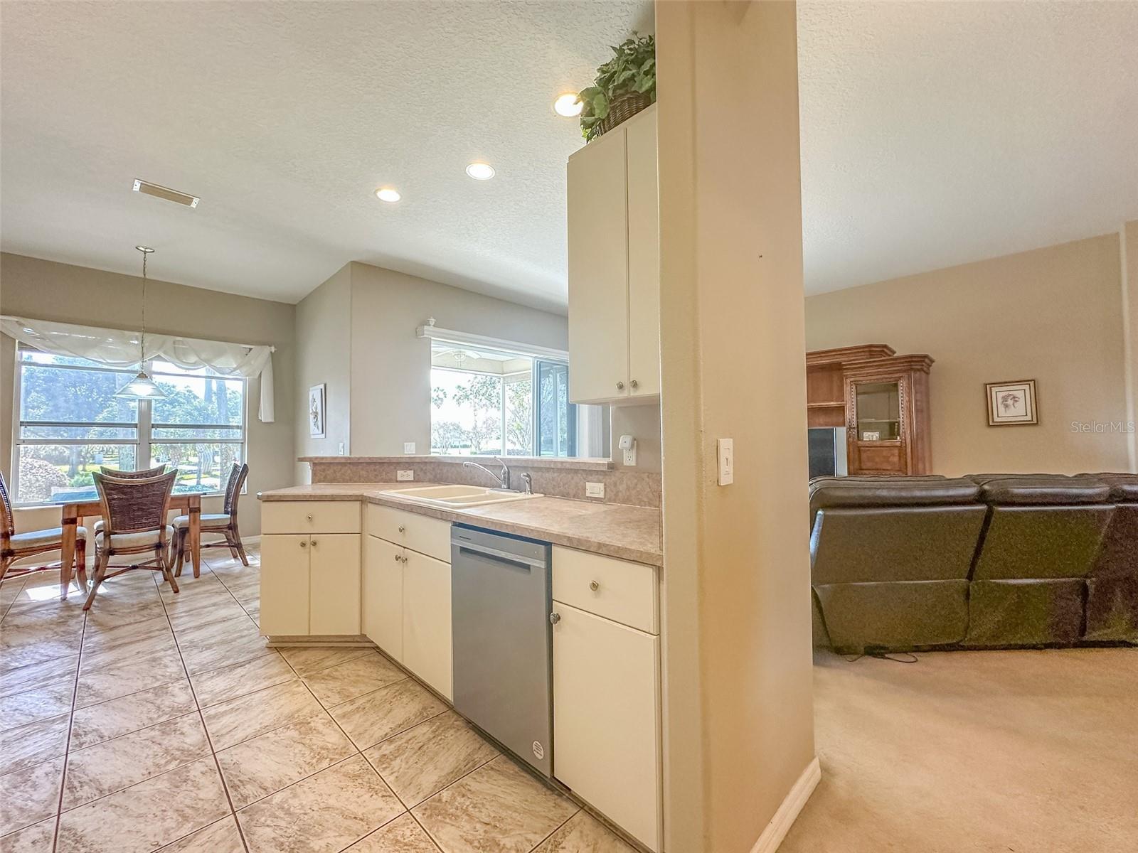 Image 9 of 47 For 5300 Treasure View Way