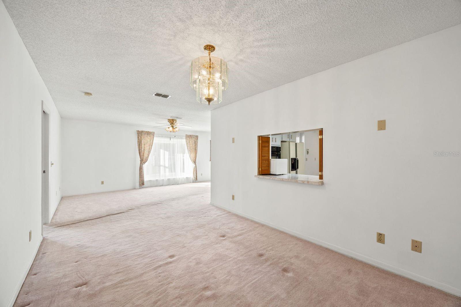 Listing photo id 8 for 5605 Calgary Terrace