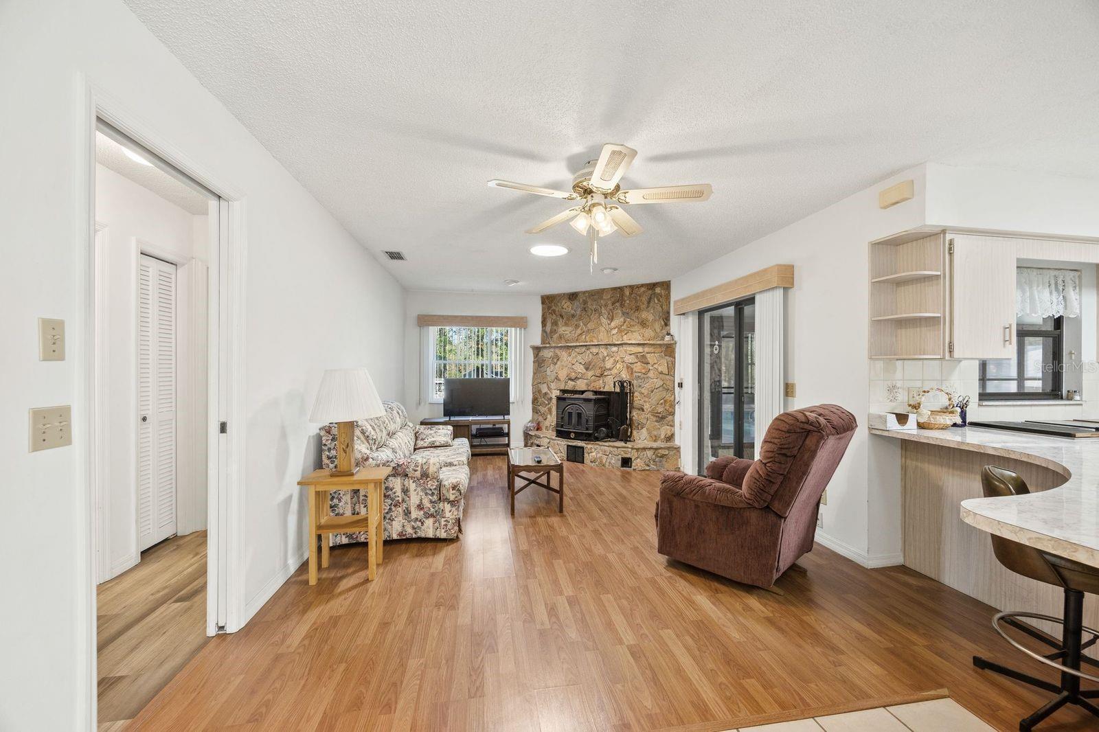 Listing photo id 12 for 5605 Calgary Terrace