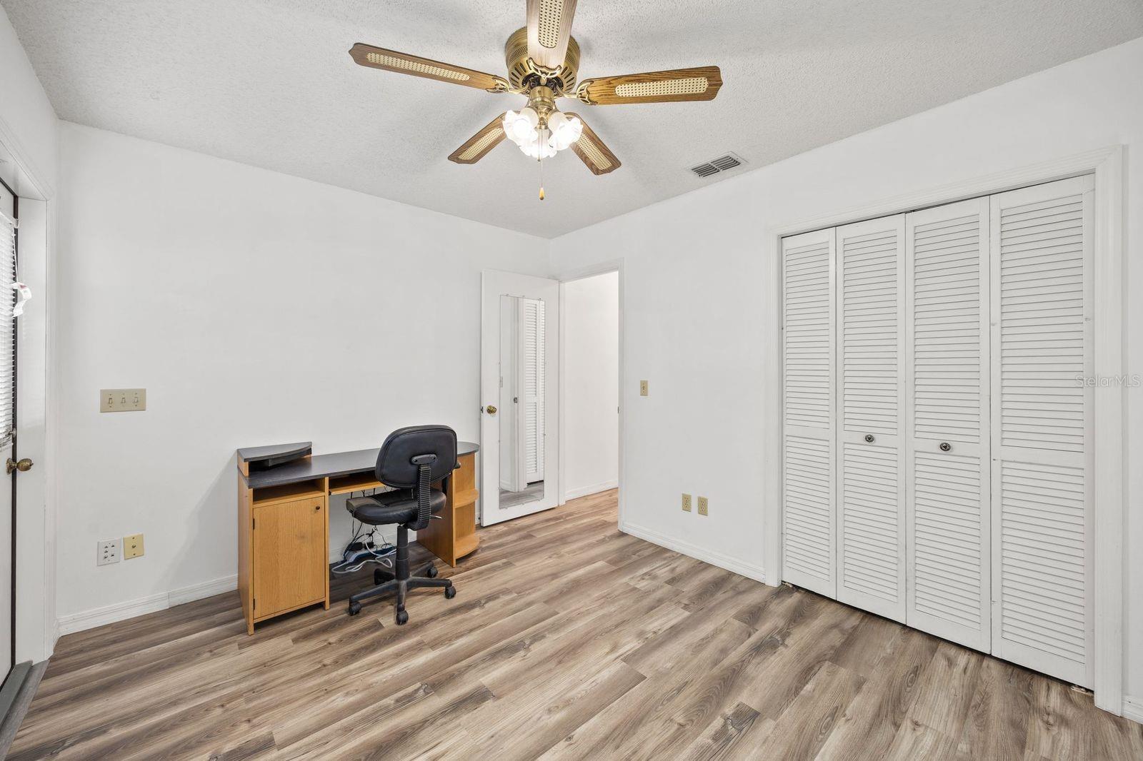 Listing photo id 17 for 5605 Calgary Terrace