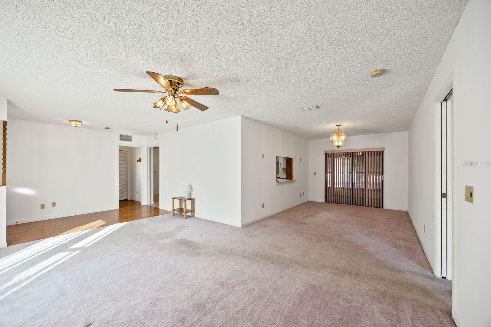 Listing photo id 3 for 5605 Calgary Terrace