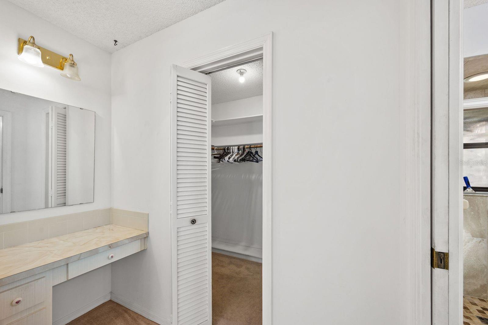 Listing photo id 6 for 5605 Calgary Terrace