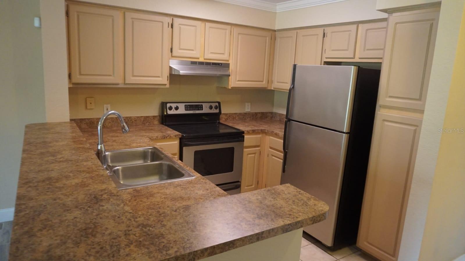 Image 6 of 13 For 14001 Fairway Island Drive 516