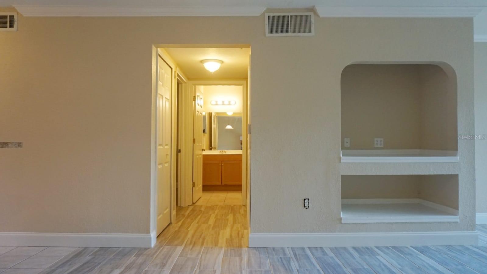 Image 9 of 13 For 14001 Fairway Island Drive 516