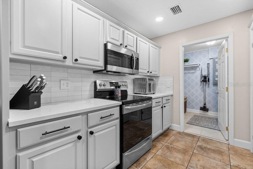 Image 14 of 52 For 350 Brentwood Court